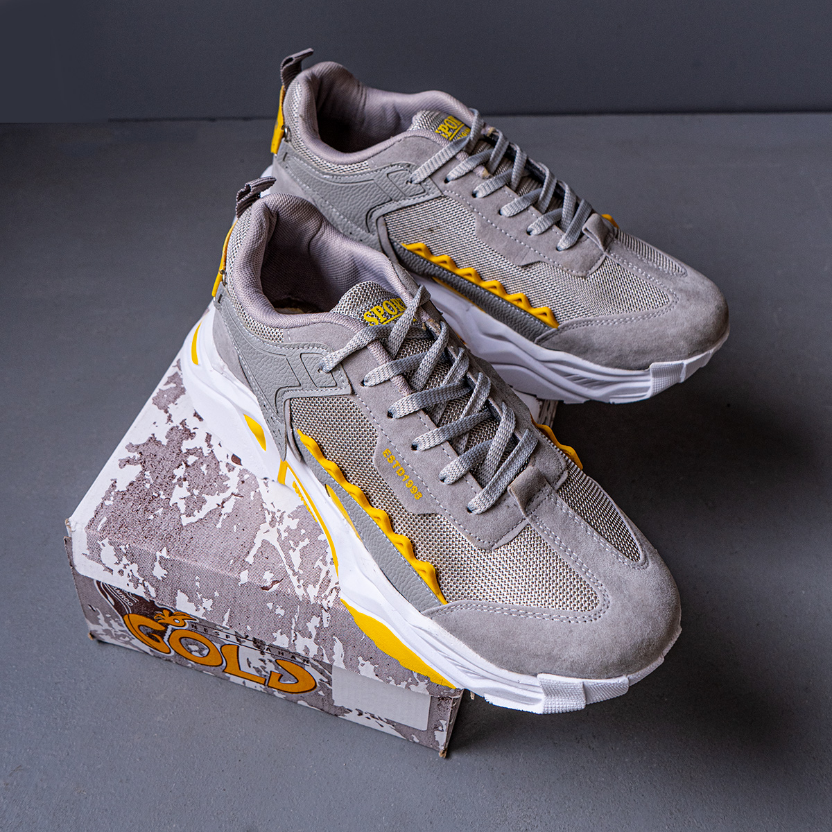 کفش ورزشی مردانه طوسی مدل KARVIN