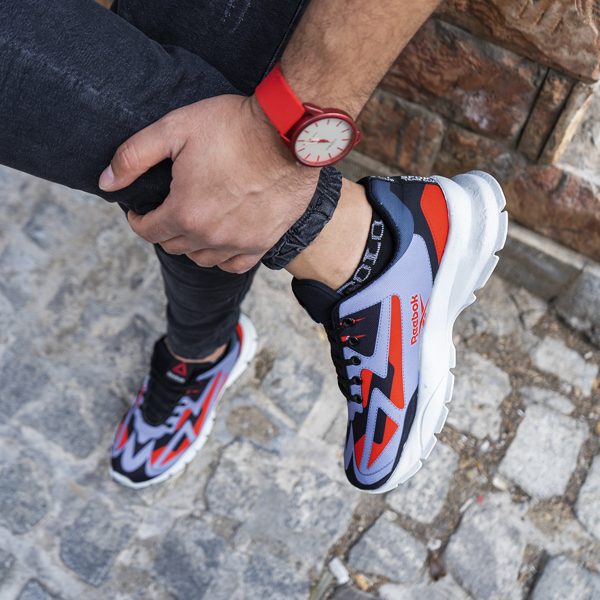 کفش ورزشی ریبوک طوسی قرمز مردانه مدل Ervan