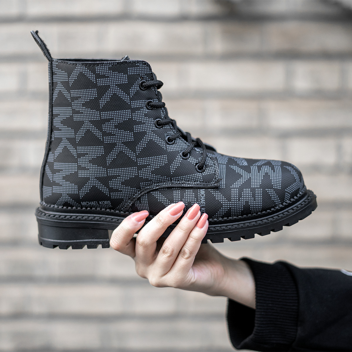 نیم بوت دخترانه مشکی مدل yalda