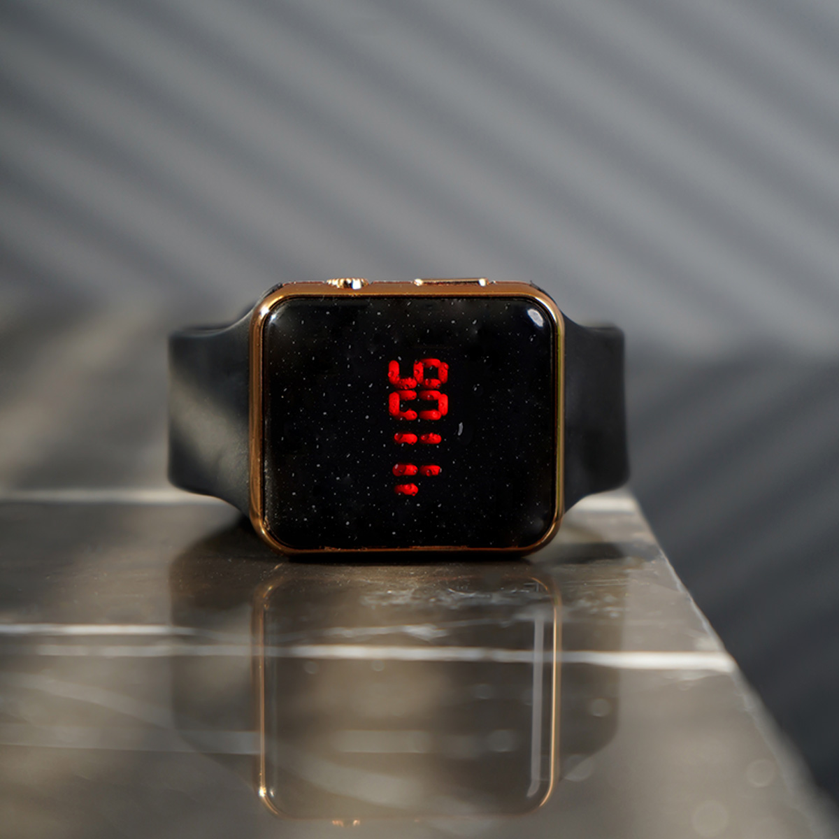 ساعت ال ای دی مشکی طلایی f450