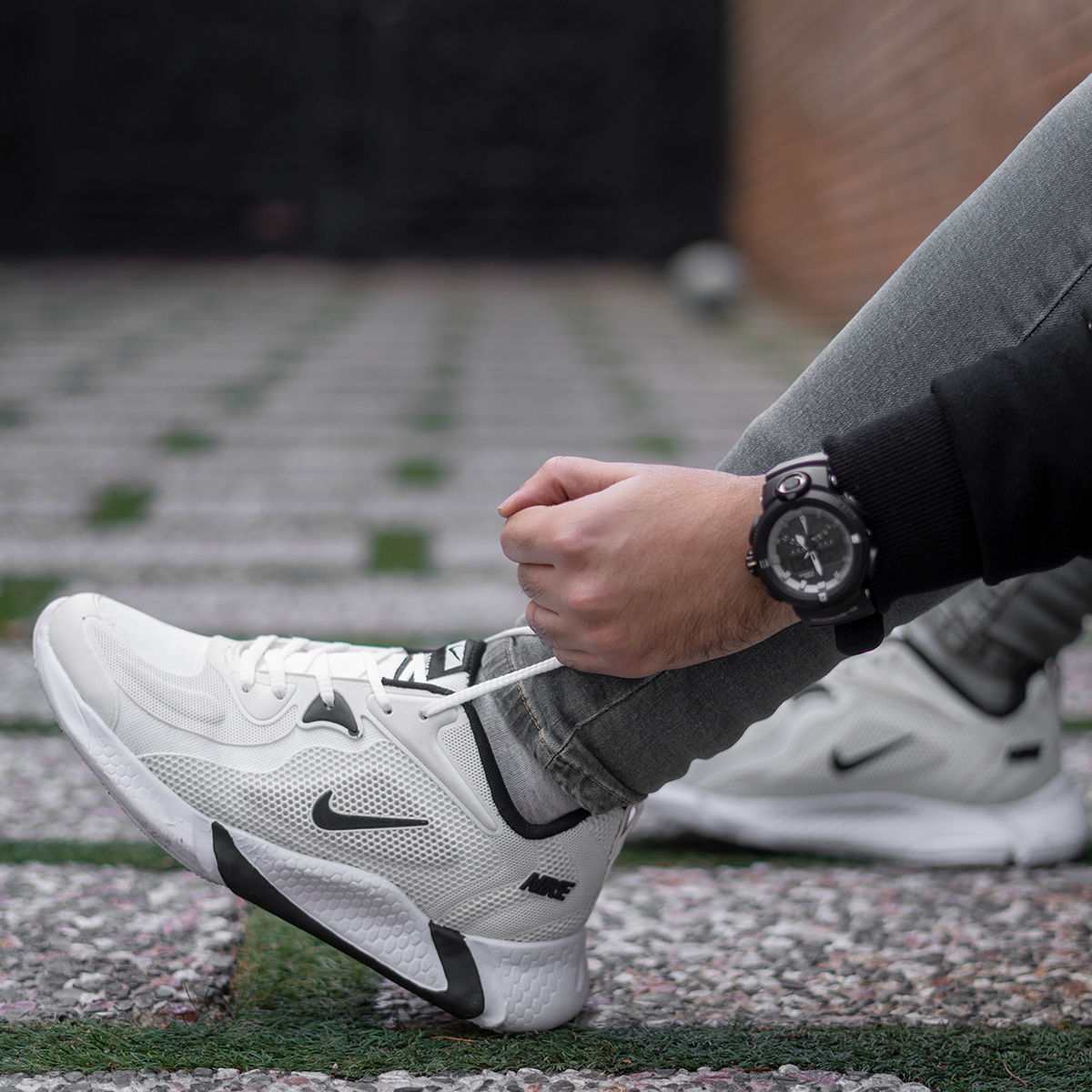 کفش ورزشی مردانه سفید مشکی مدل Skoka