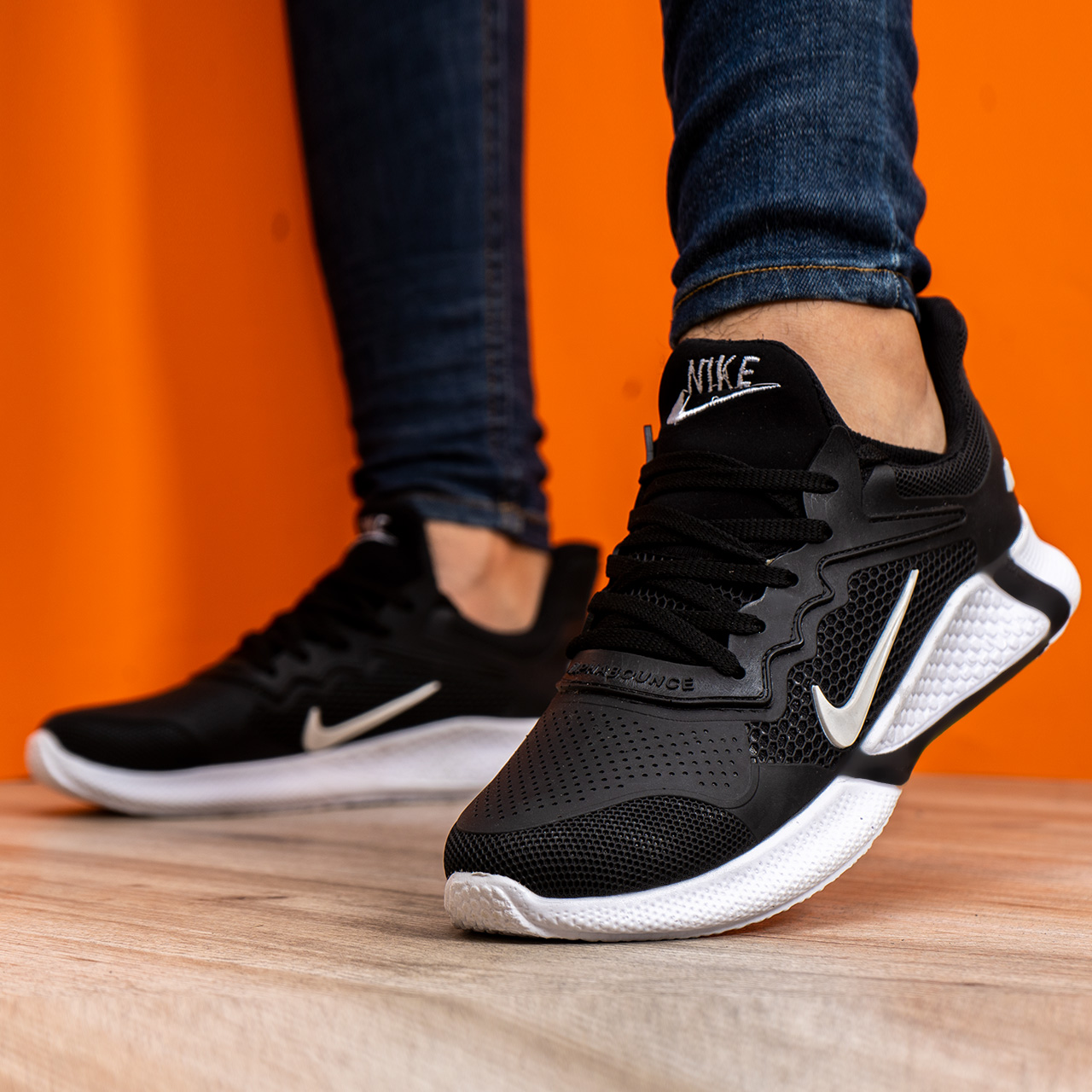 کفش ورزشی نایک مردانه مشکی سفید مدل Alpha