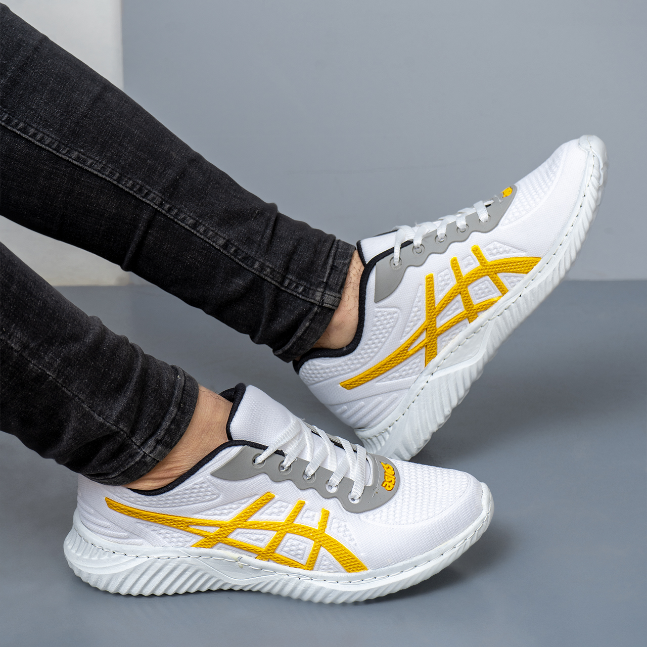 کفش ورزشی مردانه سفید زرد اسیکس(T) مدل E33