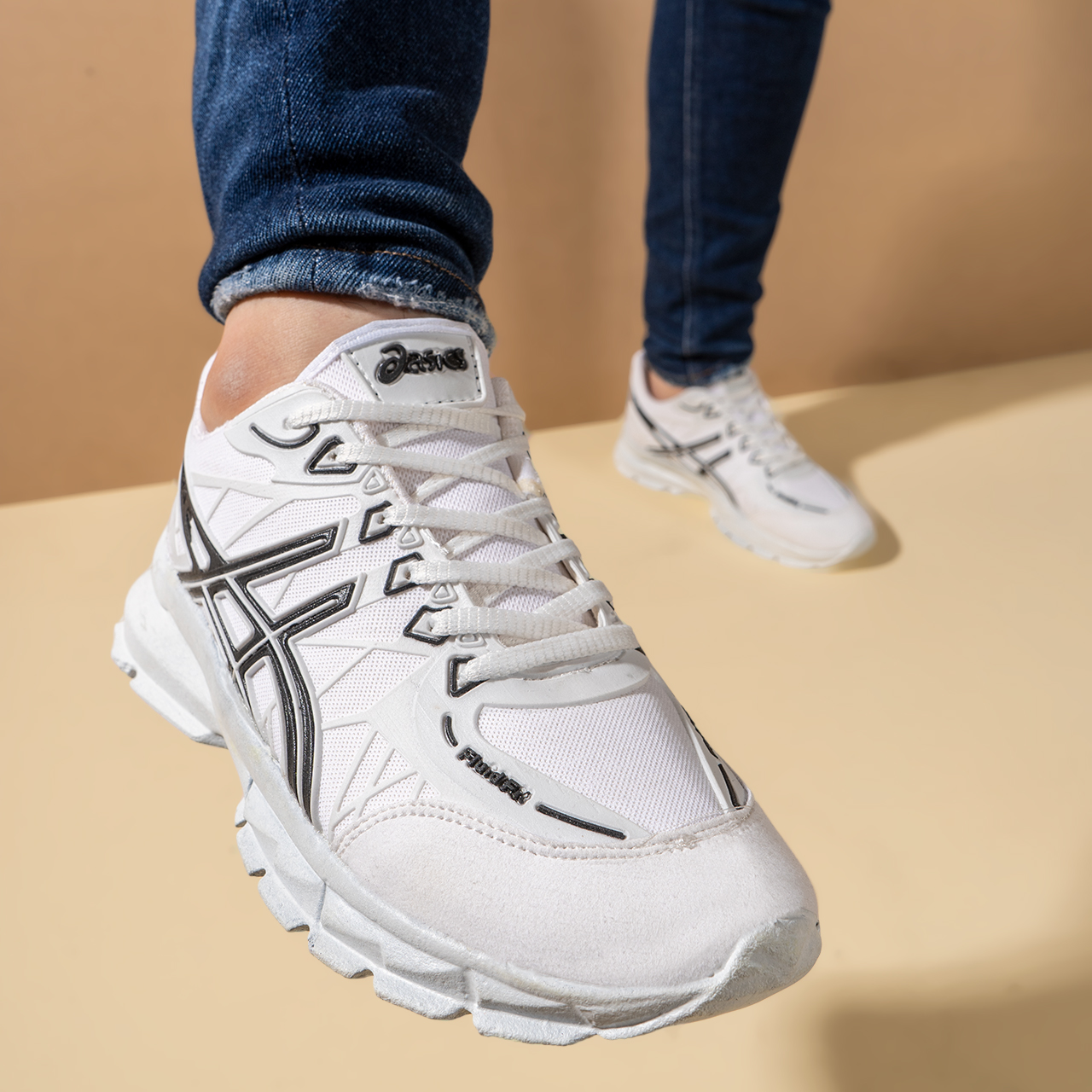 کفش ورزشی مردانه اسیکس سفید-مشکی مدل Kaloni