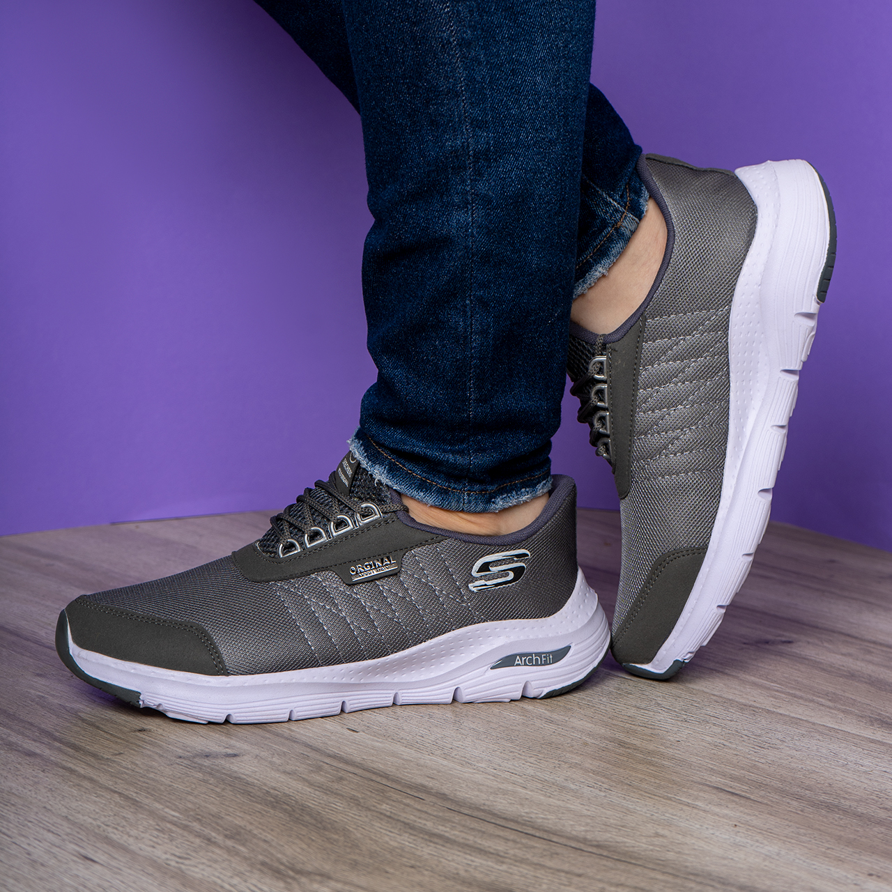 کفش اسکیجرزمردانه طوسی زیره سفید مدل zigzag