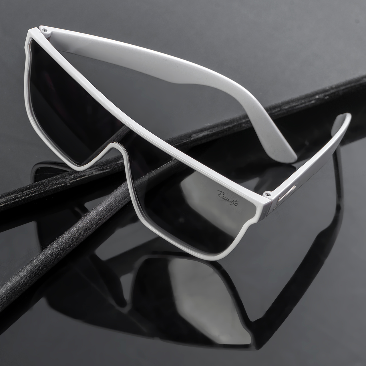 عینک آفتابی سفید آینه ای مدل B703