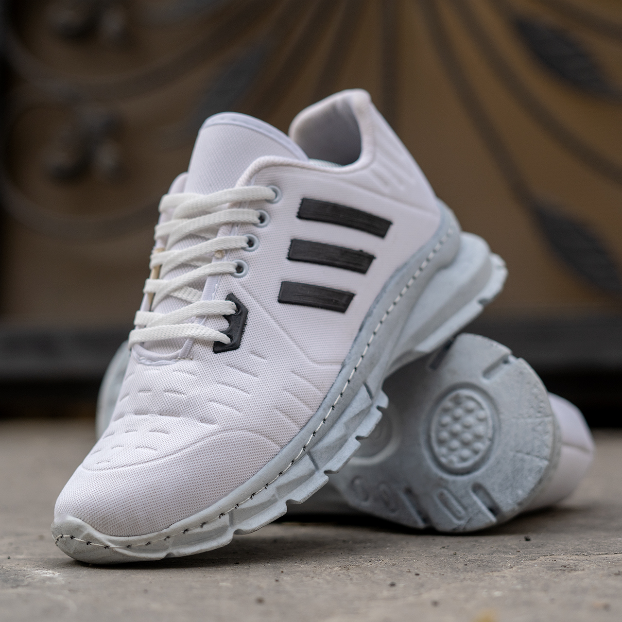 کفش مردانه سه خط سفیدمدل Dayan(T)