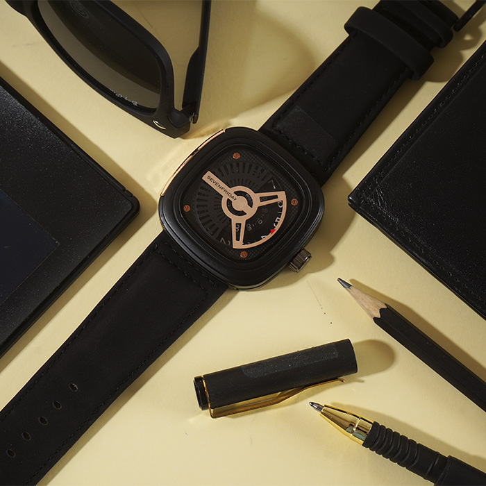 ساعت sevenfriday مشکی طلایی مدل zado