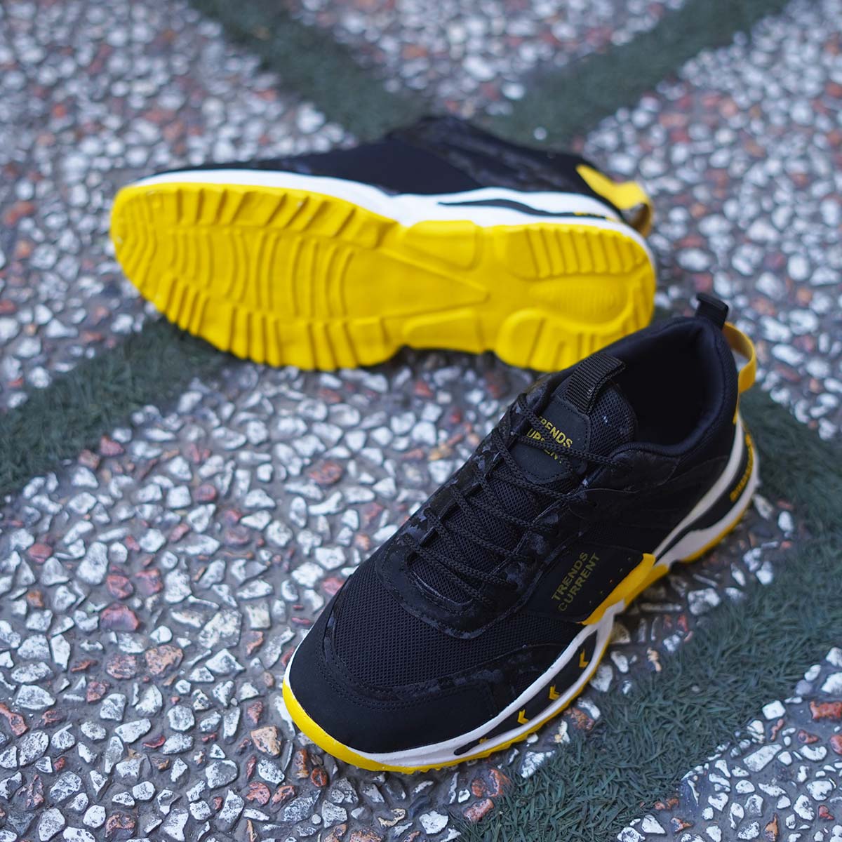 کفش ورزشی مردانه مشکی زردمدل Manil