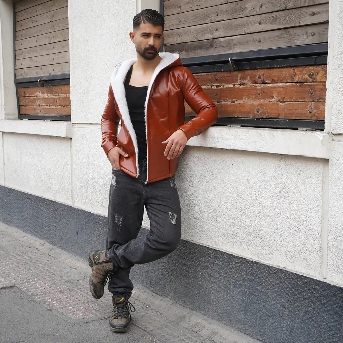 شنل چرم قهوه‌ای مدل Rozbeh