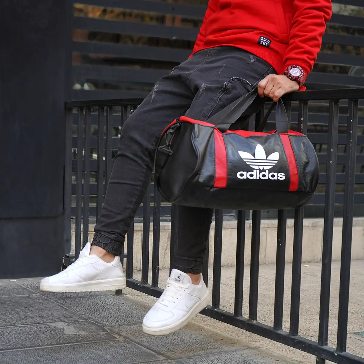 کیف ورزشی آدیداس مشکی قرمز مدل Soren