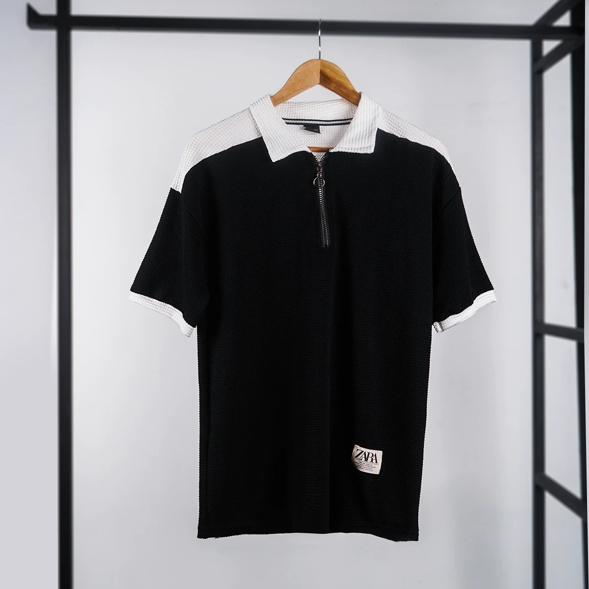 تیشرت مردانه یقه زیپ دار مشکی مدل Radon