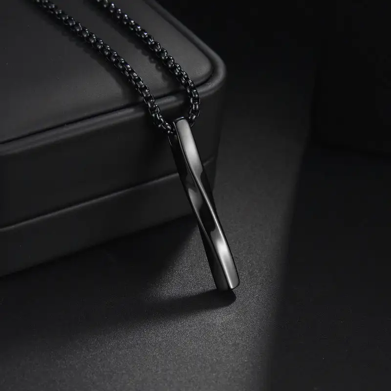 گردنبند مردانه مشکی مدل پیچ خورده