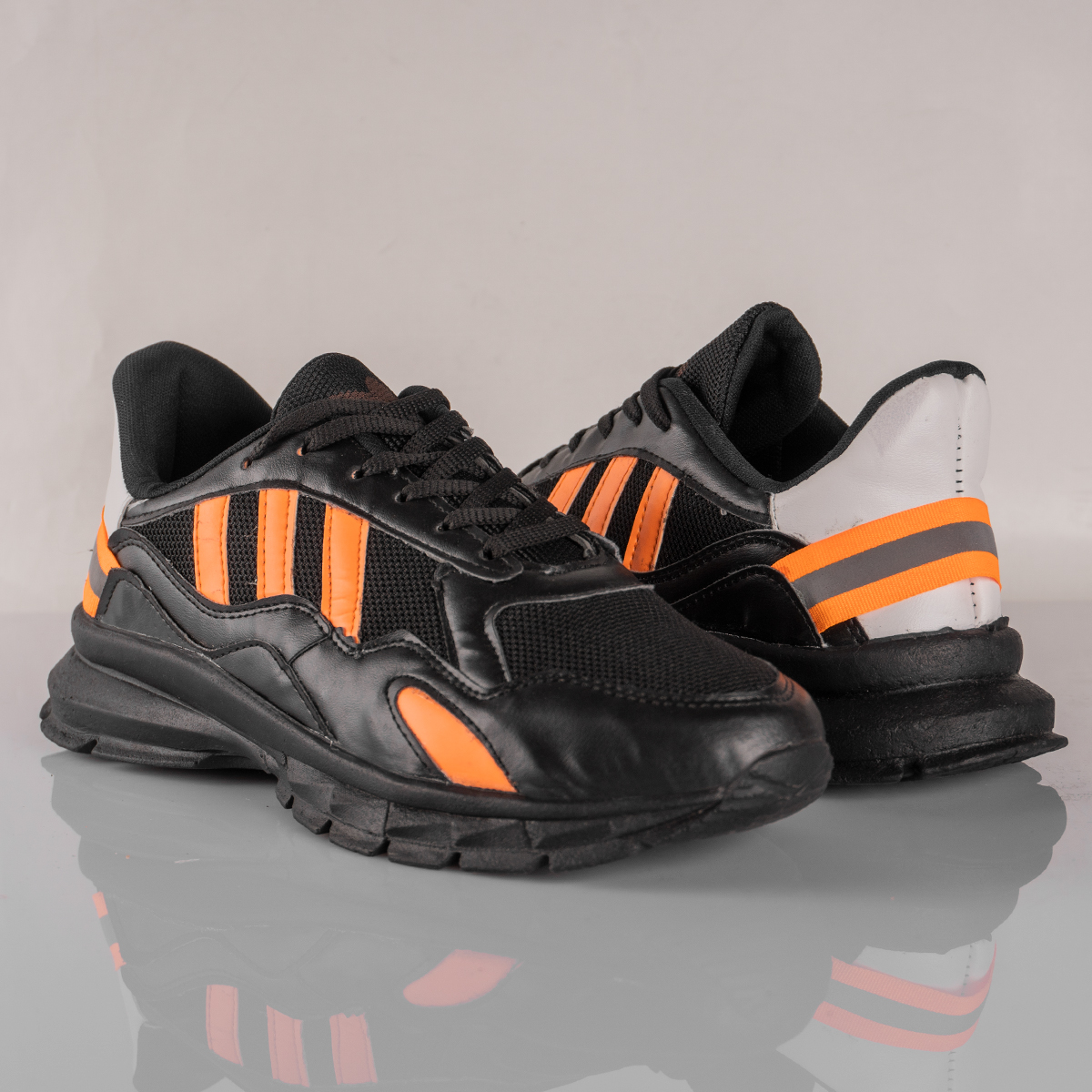 کفش ورزشی Adidas مردانه مشکی نارنجی مدل Levin