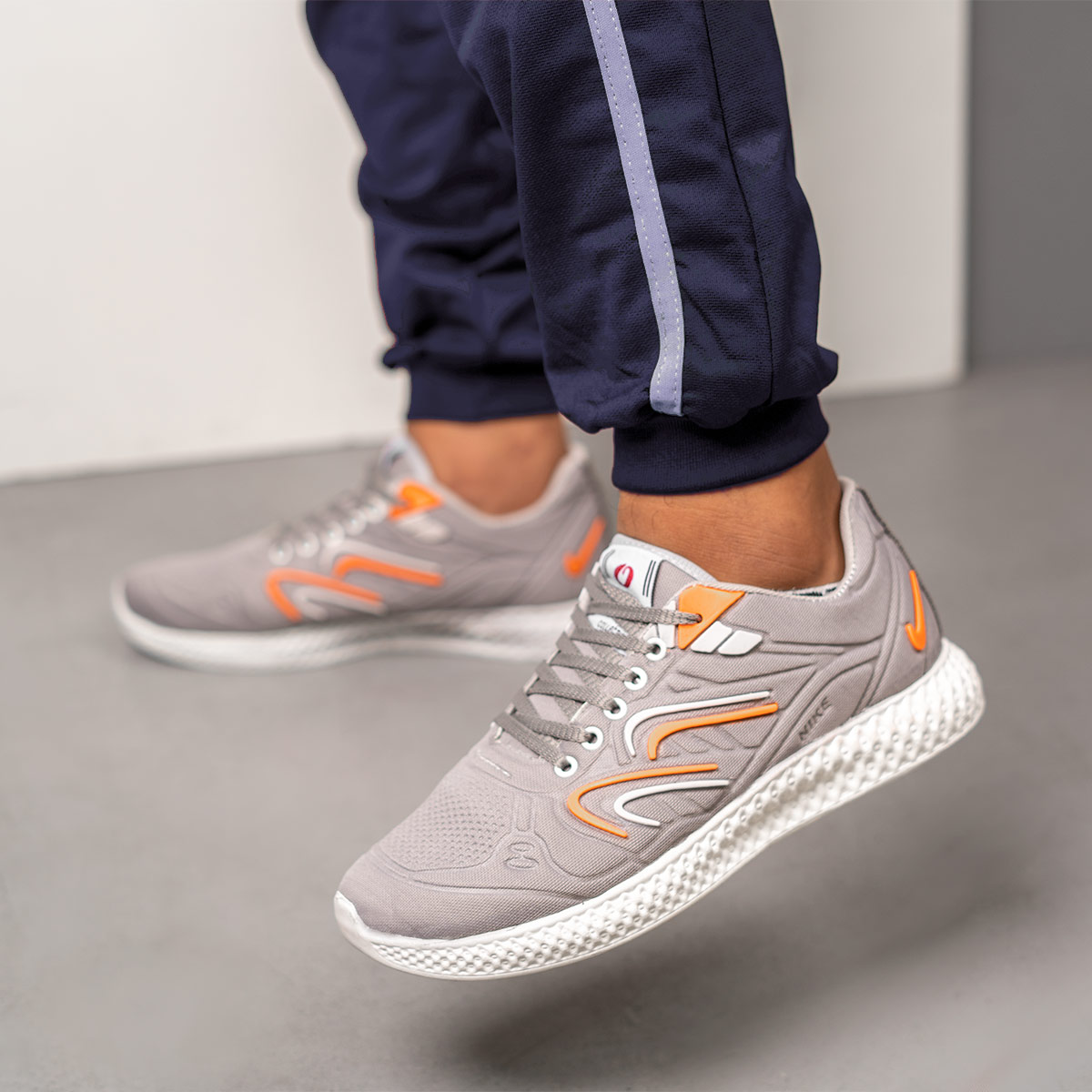 کفش saucony مردانه طوسی نارنجی مدل Delon(T)