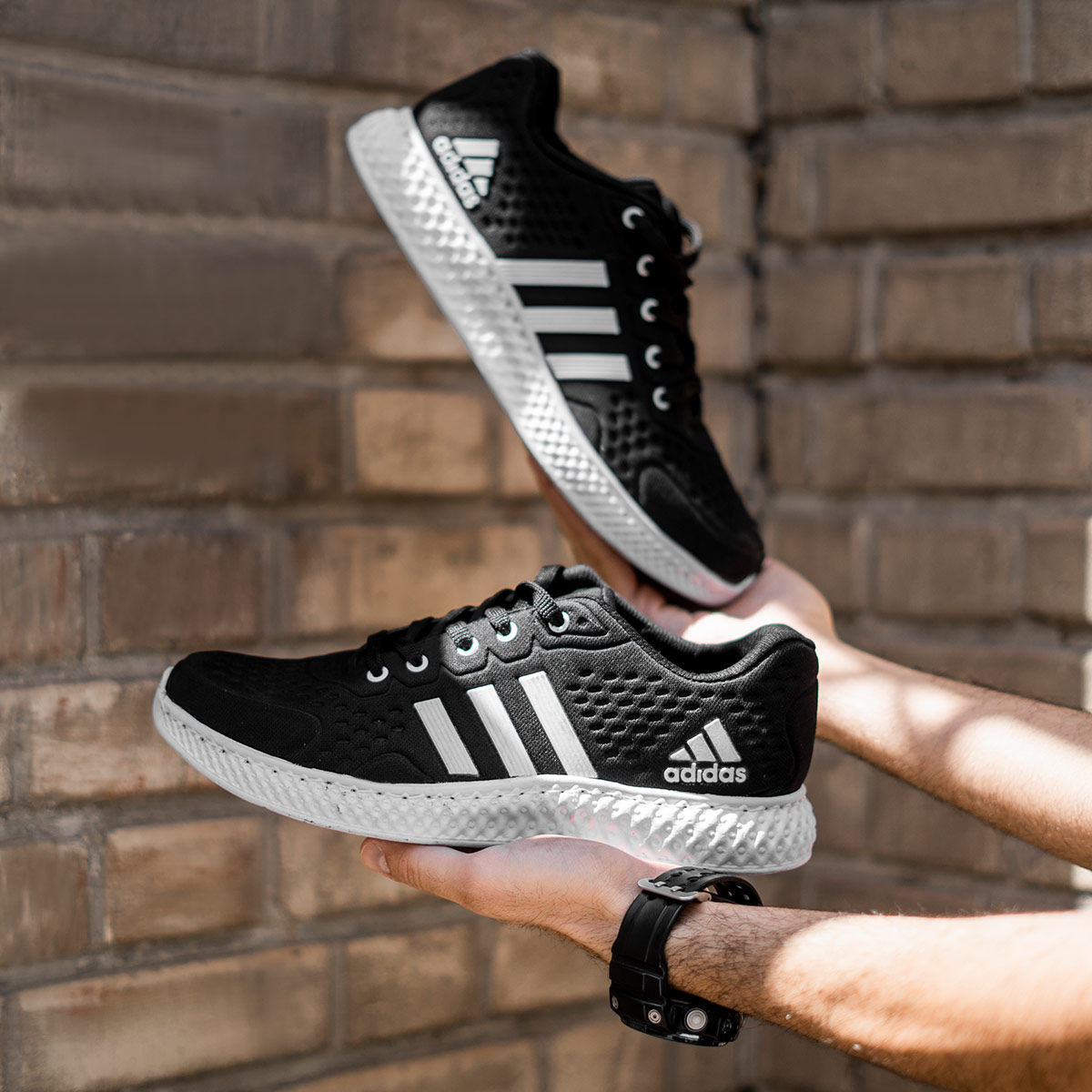 کفش ورزشی Adidas مردانه مشکی سفید مدل Sisam(T)