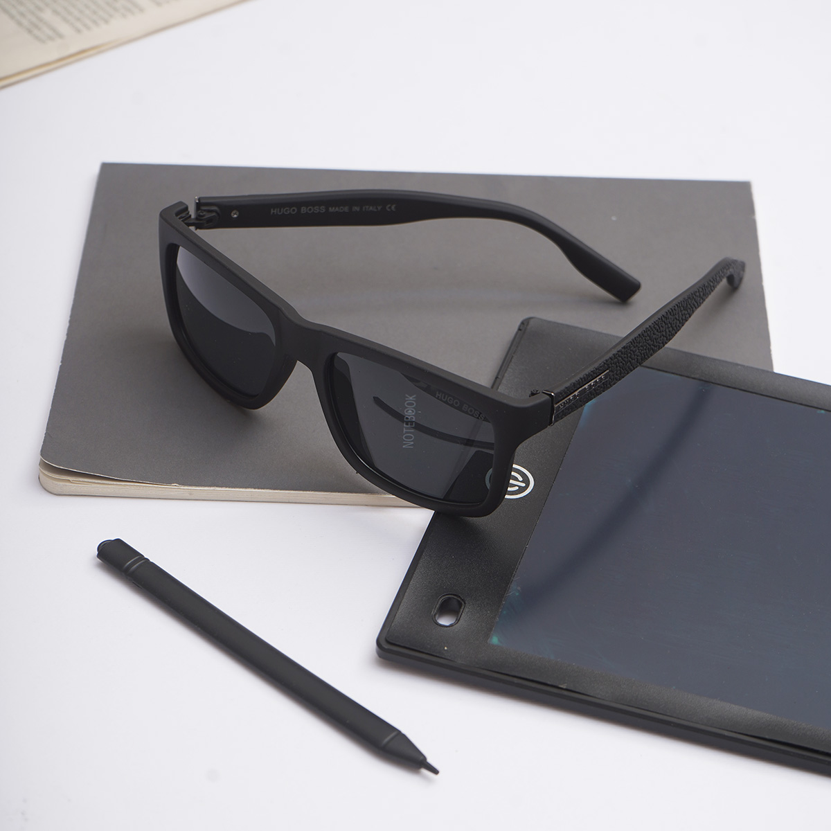 عینک مردانه مشکی صفحه دودی مدل Hugo